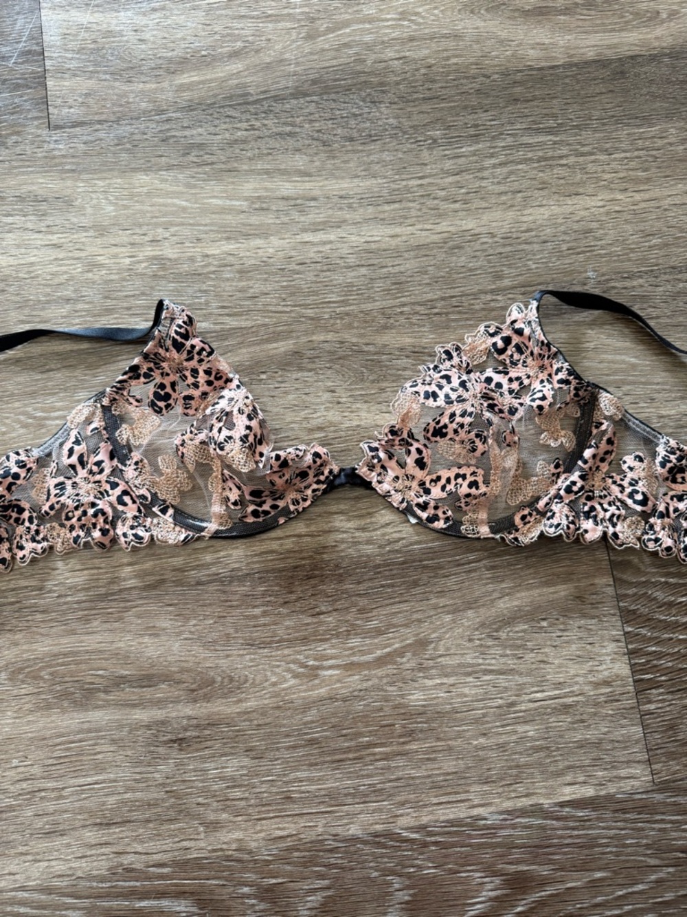 Victoria’s Secret Leopard Sheer Unlined Bra 34C - Picture 6 of 7